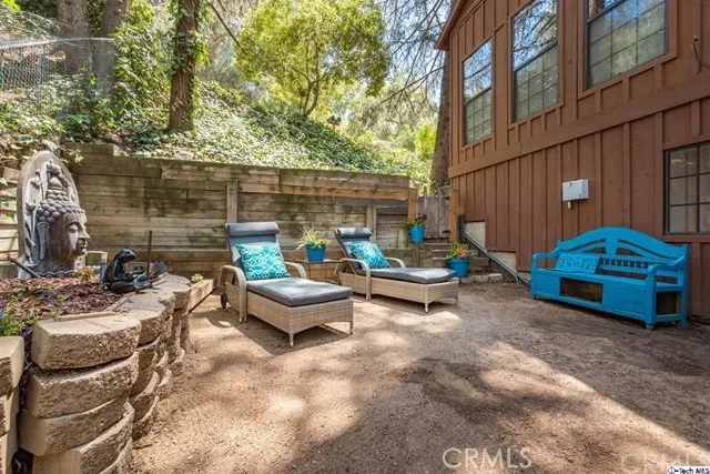 5215 Palm Drive, La Canada Flintridge, California 91011