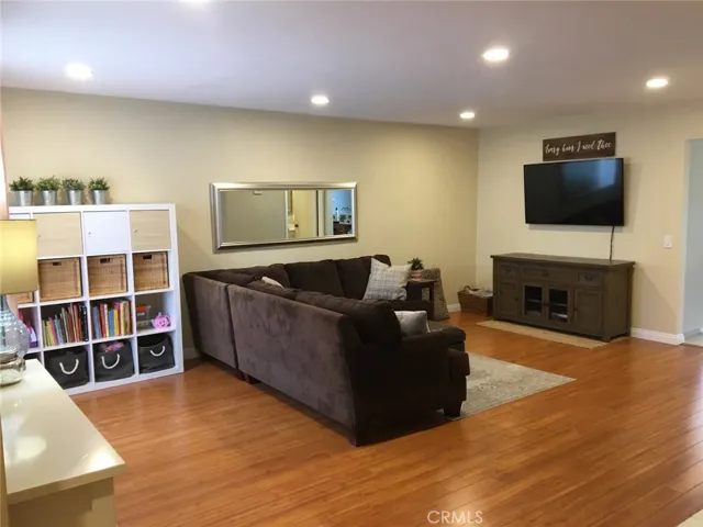 SPACIOUS LIVING AREA ADAPTS TO YOUR PREFERENCES FOR MAXIMUM VERSITILITY