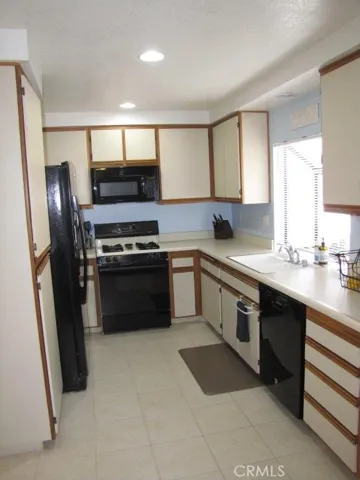 FUNCTIONAL KITCHEN FEATURES A GARDEN WINDOW.