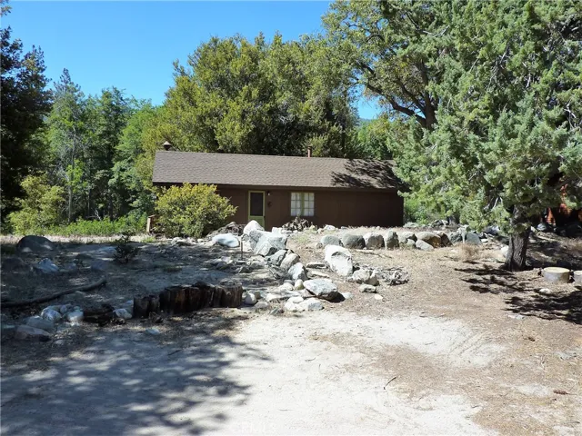17 Seven Oaks, Angelus Oaks, California 92305