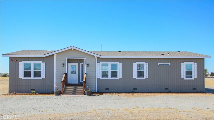 Main house. 4bds, 2baths with laundry room.