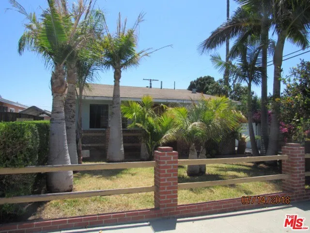 Front view of home