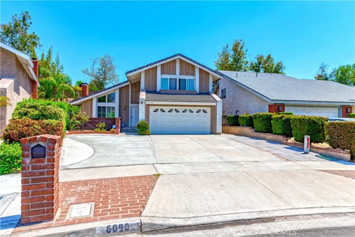 Huge driveway for extra cars, RV and boats.
