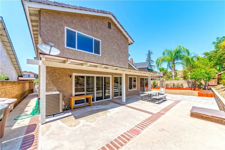 Huge back yard, perfect for entertaining