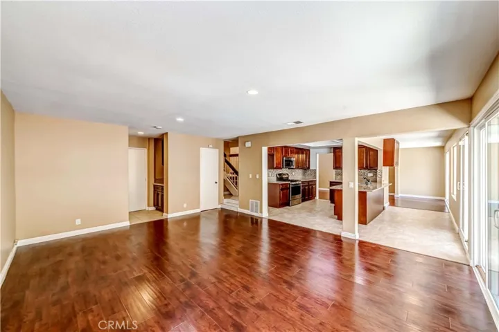 Laminate wood floor through out 1st floor