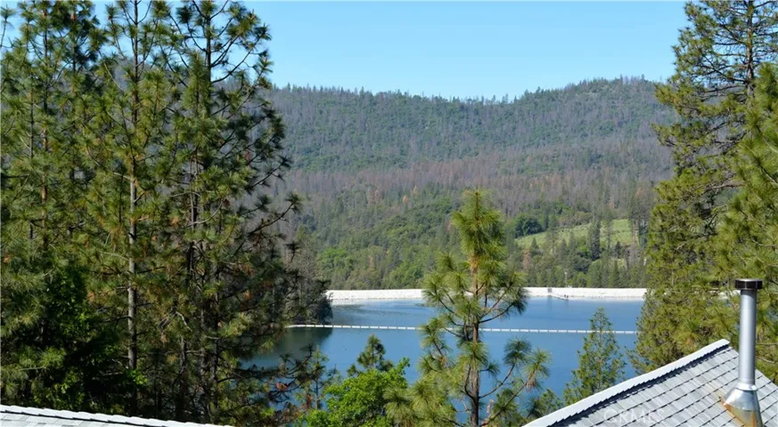 37651 Shoreline Drive, Bass Lake, California 93604