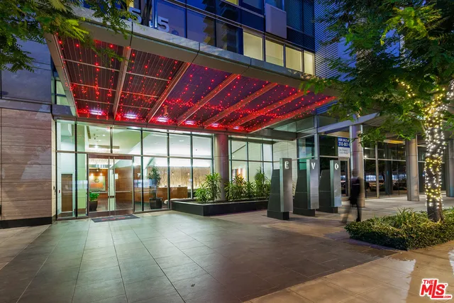 1155 S Grand Avenue 2011, Los Angeles, California 90015