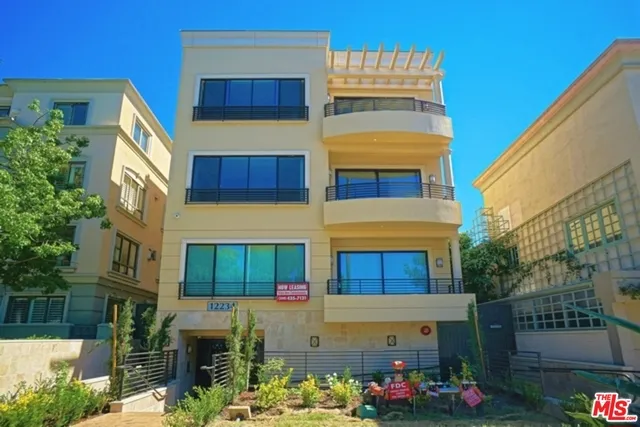 12234 Montana Ave. 301, Los Angeles, California 90049