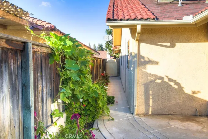 2420 Foxglove Way, Madera, California 93637