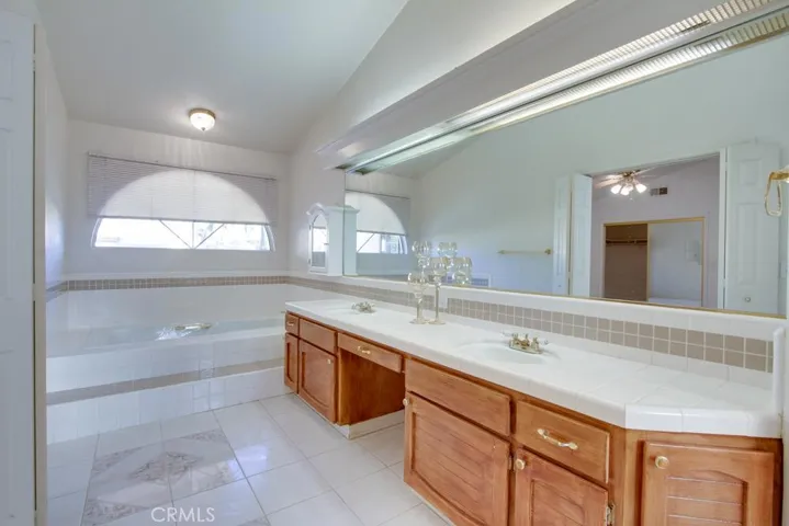 2420 Foxglove Way, Madera, California 93637