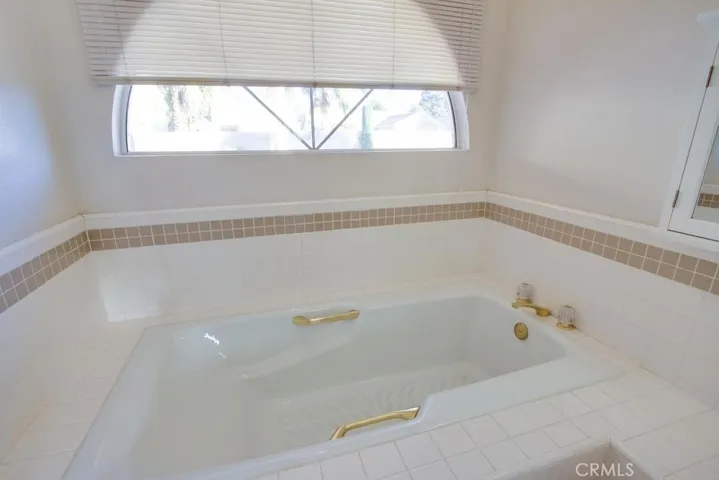 2420 Foxglove Way, Madera, California 93637