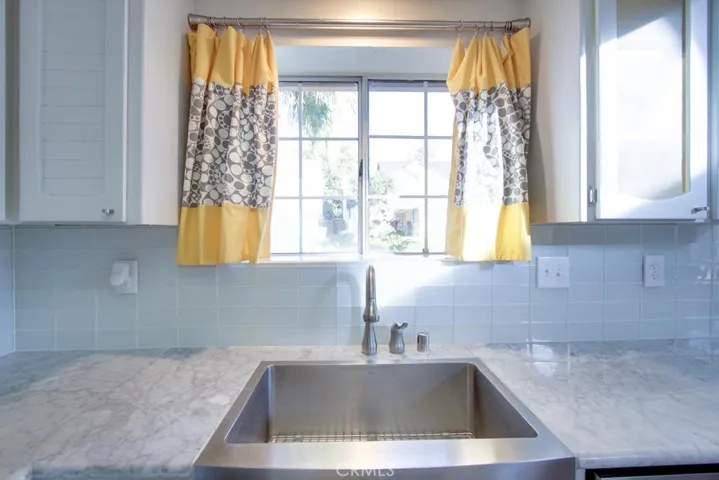 2420 Foxglove Way, Madera, California 93637