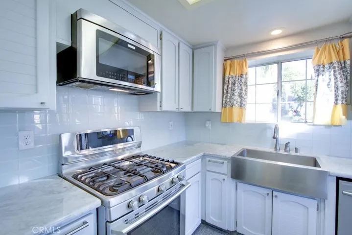 2420 Foxglove Way, Madera, California 93637