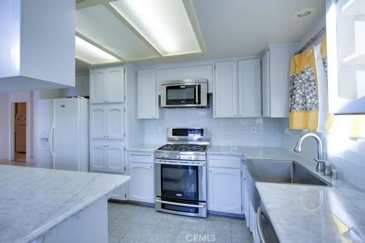 2420 Foxglove Way, Madera, California 93637