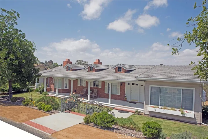 Gorgeous Patio Home With Full Length Patio To Relax And Greet Neighbors