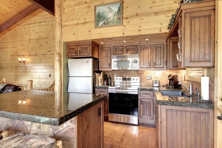 943 Antelope Mountain Drive, Big Bear, California 92314