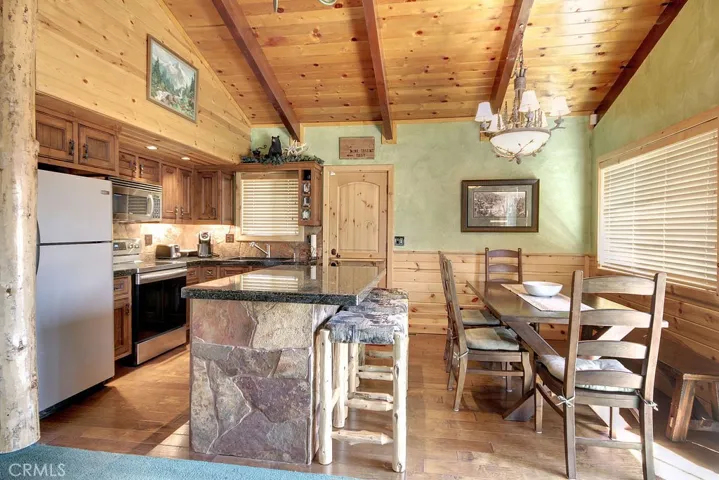 943 Antelope Mountain Drive, Big Bear, California 92314