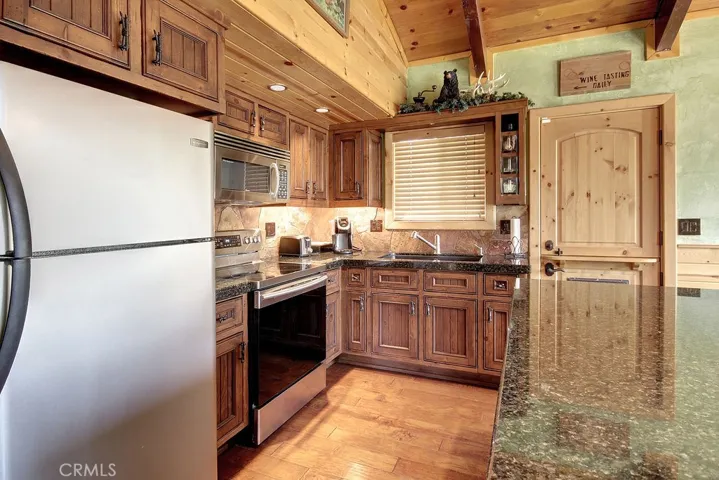 943 Antelope Mountain Drive, Big Bear, California 92314