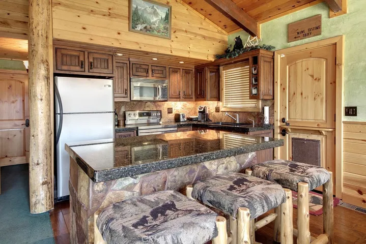 943 Antelope Mountain Drive, Big Bear, California 92314