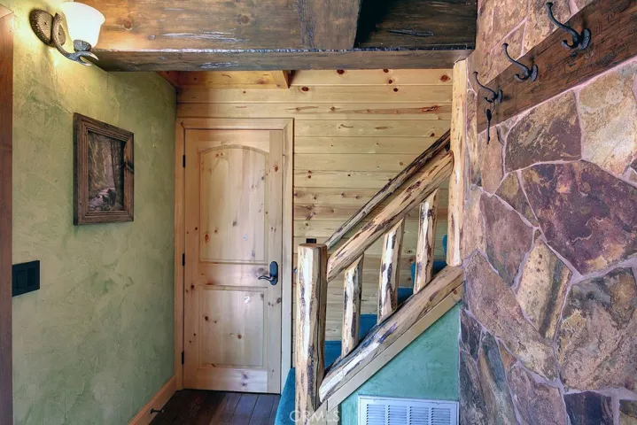 943 Antelope Mountain Drive, Big Bear, California 92314