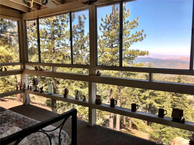 ENCLOSED UPPER DECK