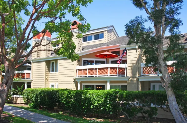 19351 Sunray Lane 203, Huntington Beach, California 92648