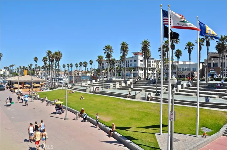 Almost Always Something going on at the Beach...Music, Surfing Contests, 4th of July Fireworks, to name a few activities!  Or just stroll and People-Watch!