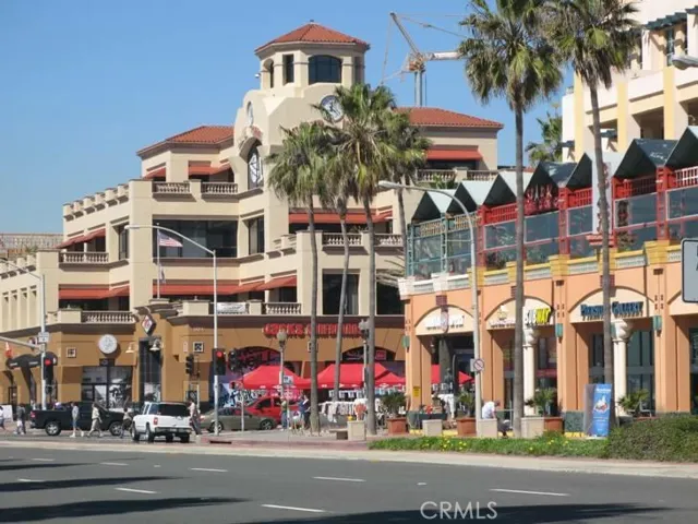 Downtown Huntington Beach