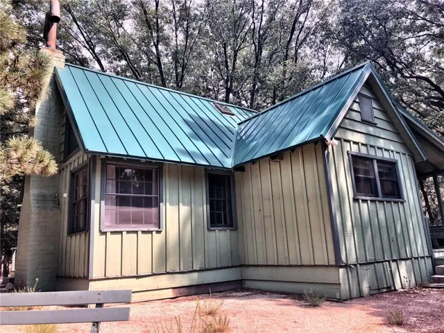 EXTERIOR REAR VIEW