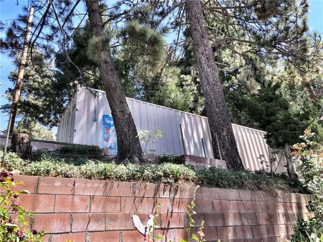 STORAGE CONTAINER