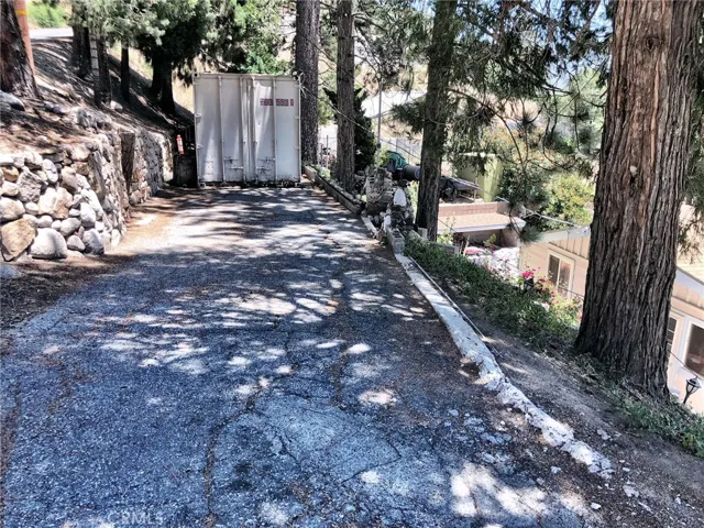 GUEST HOUSE DRIVEWAY WITH CONTAINER