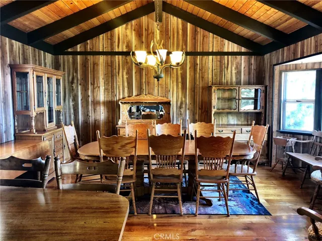 BREAKFAST BAR AND DINING ROOM-MAIN HOUSE