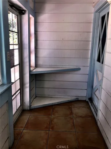 GUEST HOUSE ENTRYWAY