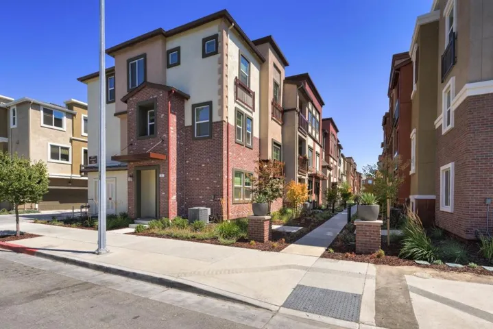 1033 Gabbiano Lane 3, San Jose, California 95131