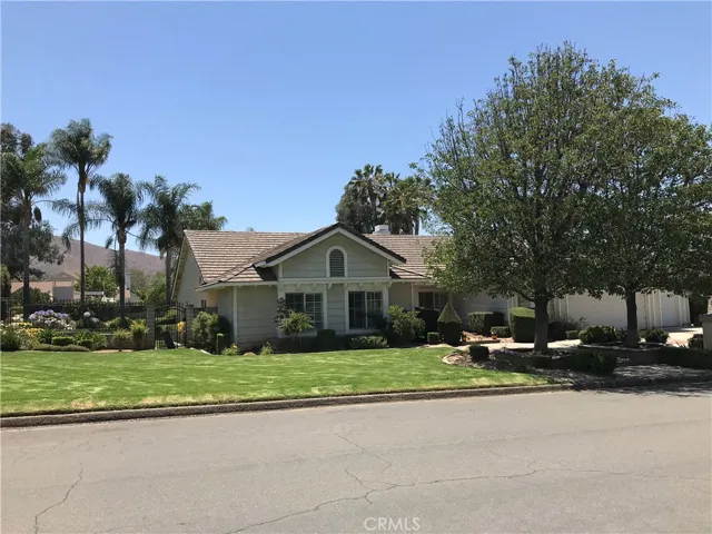 2438 Keusder Way, Riverside, California 92503