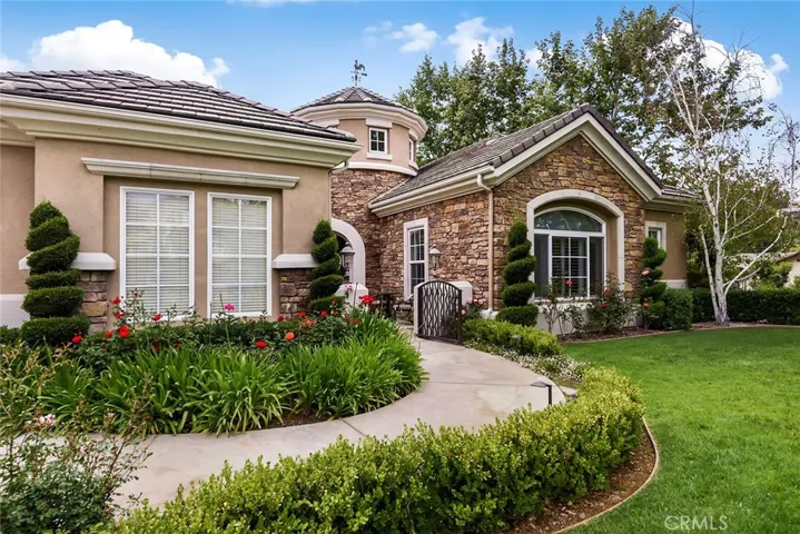 The pathway trimmed with lush hedges lead to the private front courtyard