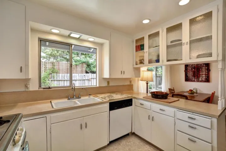 3380 San Luis Avenue, Carmel, California 93923