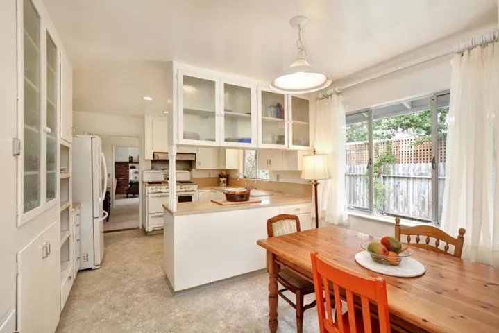 3380 San Luis Avenue, Carmel, California 93923