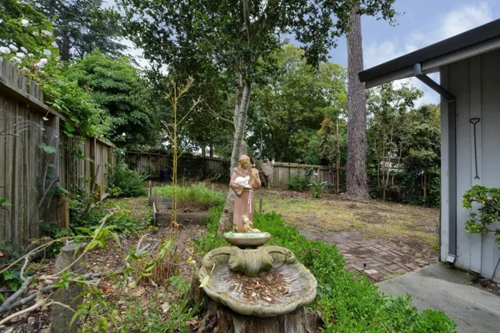 3380 San Luis Avenue, Carmel, California 93923