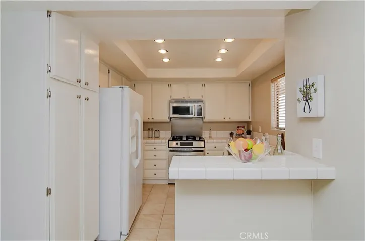 Breakfast bar is great for quick meals...or just hanging out with the cook...