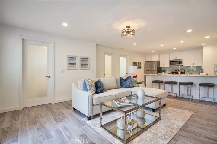 124 Agate Avenue, Newport Beach, California 92662