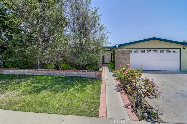 HIGHLY SOUGHT AFTER Mesa Verde Single Family Home