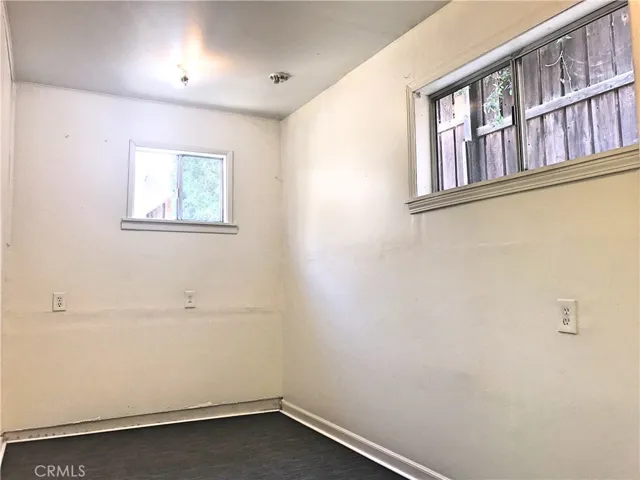 Guest unit bedroom