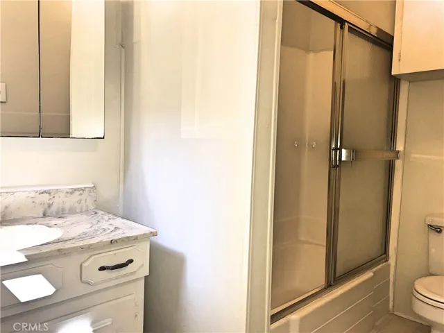 Guest unit bath