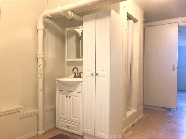 Lower level bath
