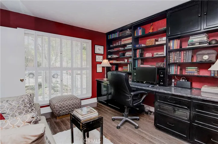 The home office/den that you have dreamed of...