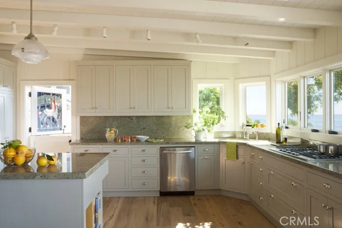 31182 Monterey Street, Laguna Beach, California 92651