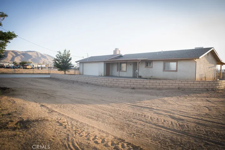 10864 Manzanita Road, Apple Valley, California 92308