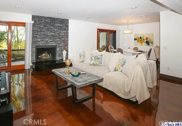 45 Glenflow Court, Glendale, California 91206