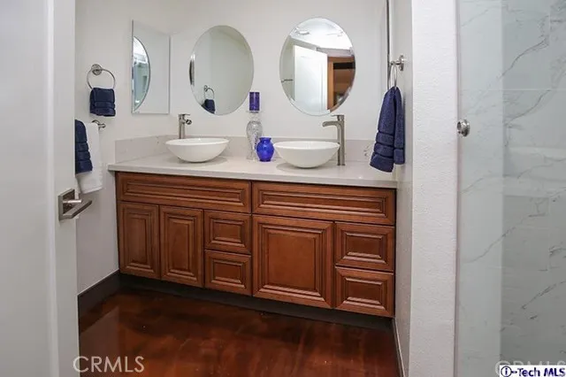 Bathroom #1 - Master Bath En Suite